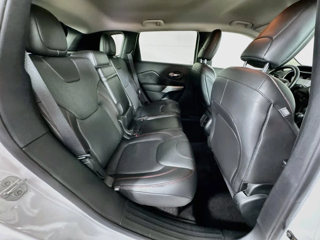 Used 2018 White Jeep Trailhawk image 34