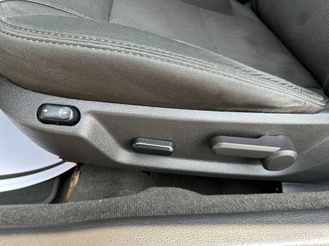 Used 2014 White Ford V6 image 16