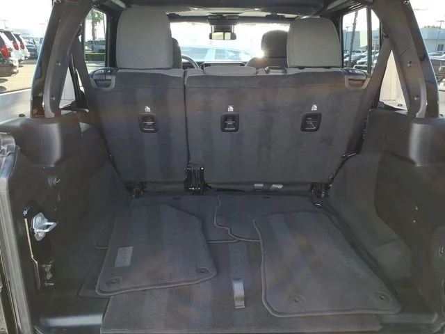 Used 2025 Black Jeep 4-Door Rubicon 4x4 image 7