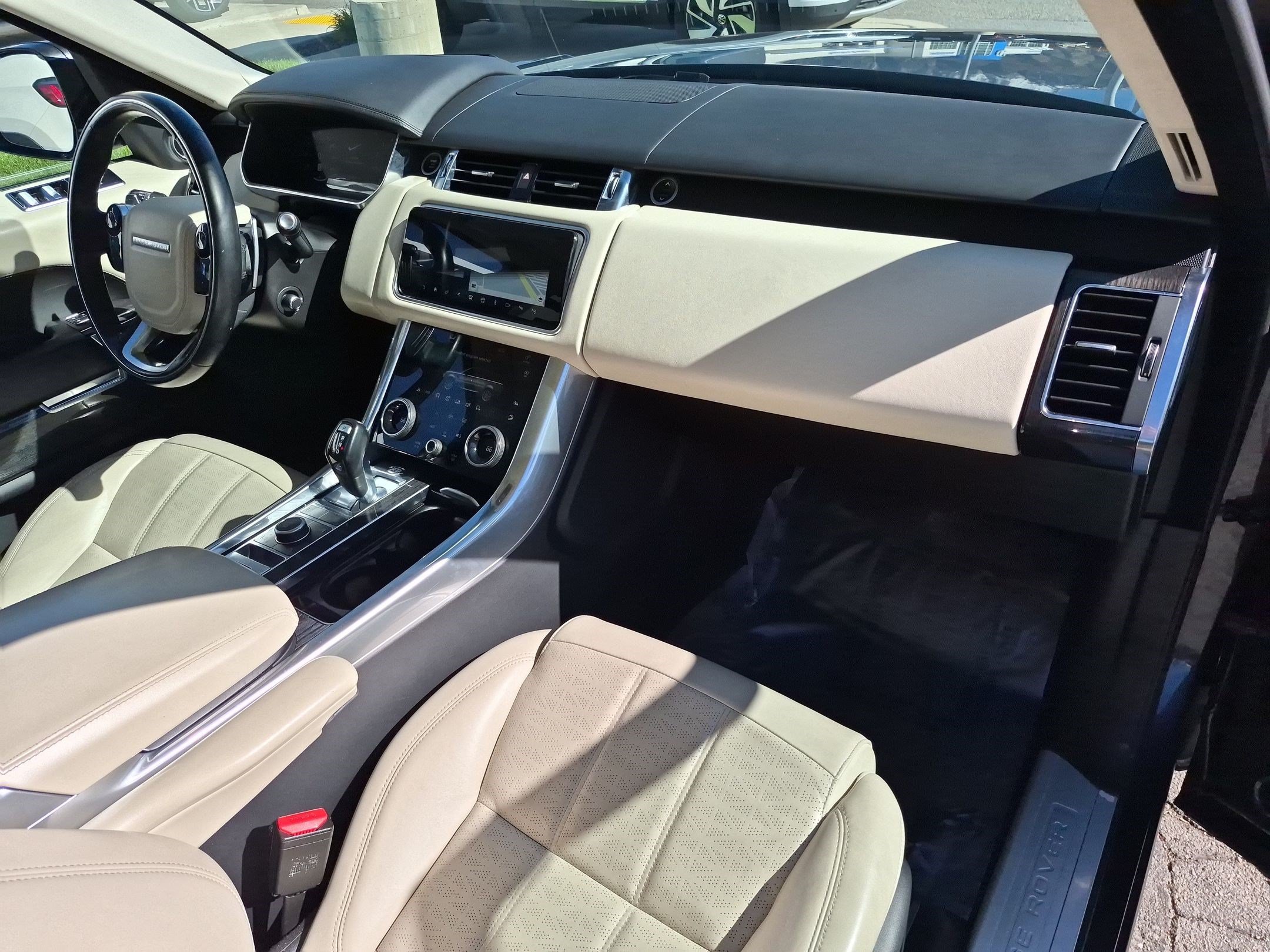 Used 2021 Santorini Black Metallic Land Rover Autobiography image 32