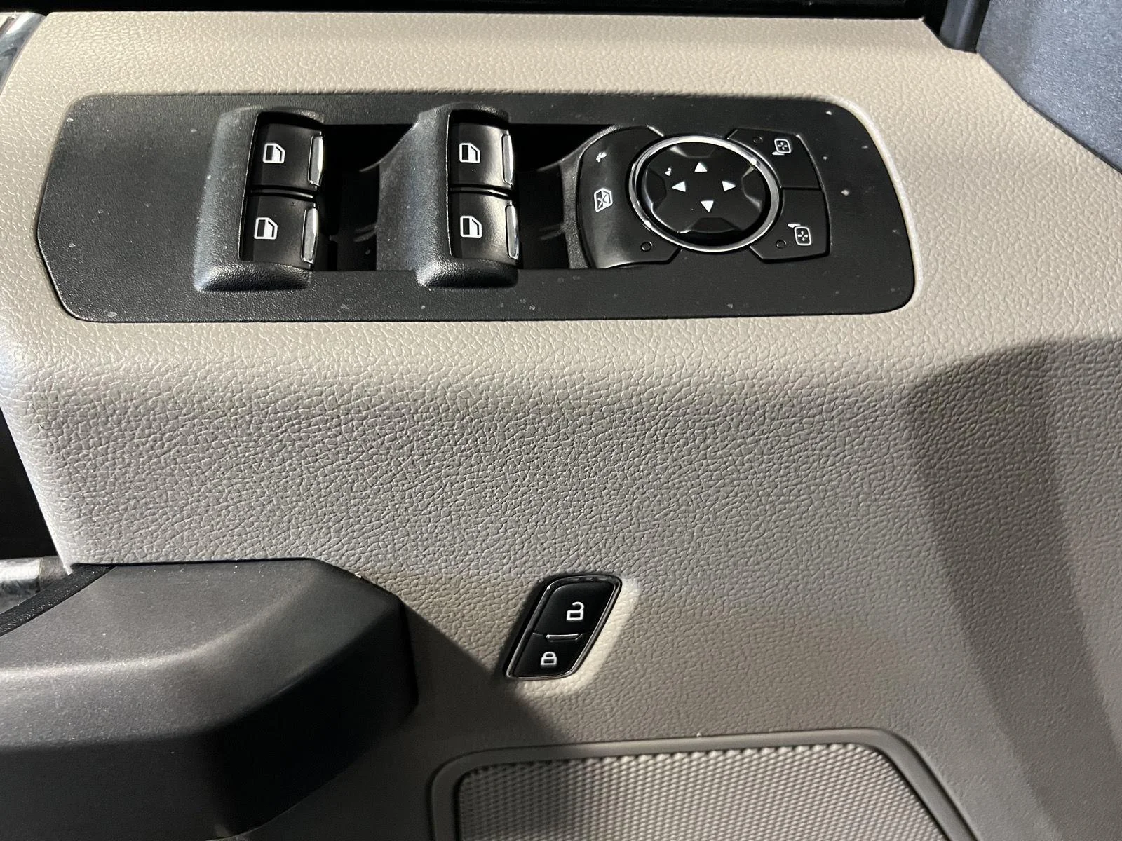 Used 2015 Blue Jeans Metallic Ford XLT image 12