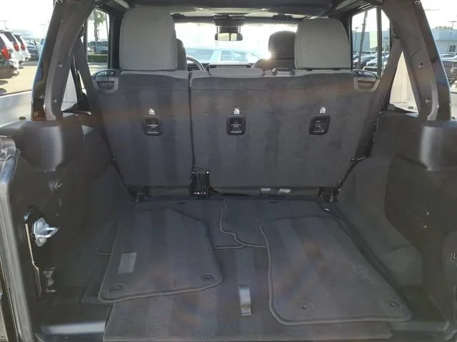 Used 2025 Black Jeep 4-Door Rubicon 4x4 image 7
