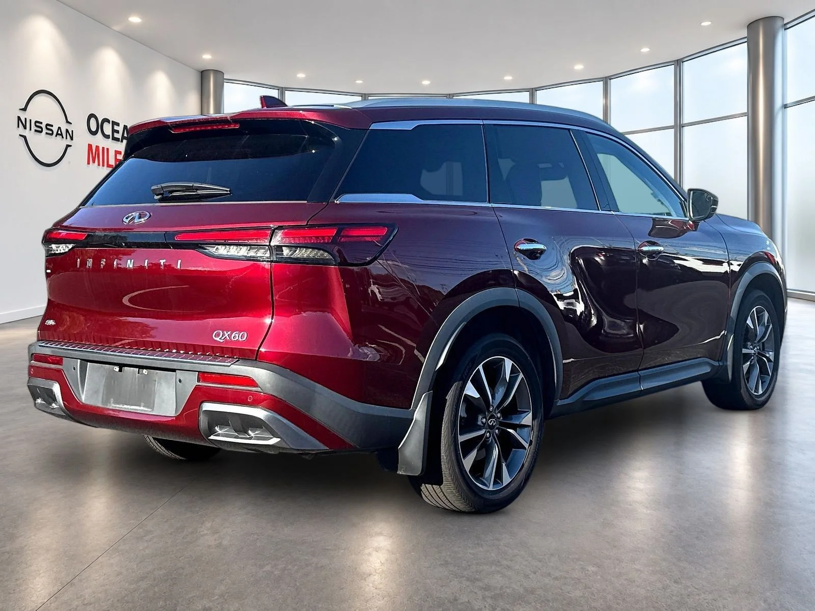 Used 2022 Bordeaux INFINITI LUXE image 5