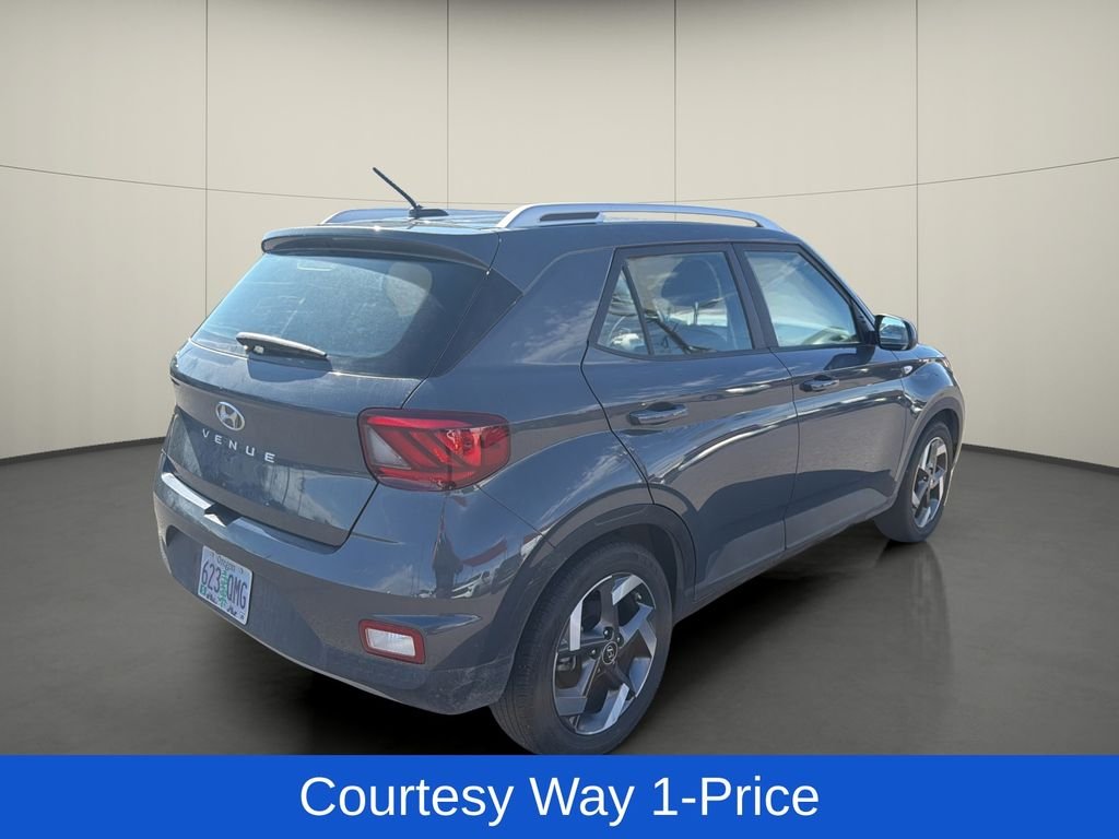 Used 2025 Gray Hyundai SEL image 9