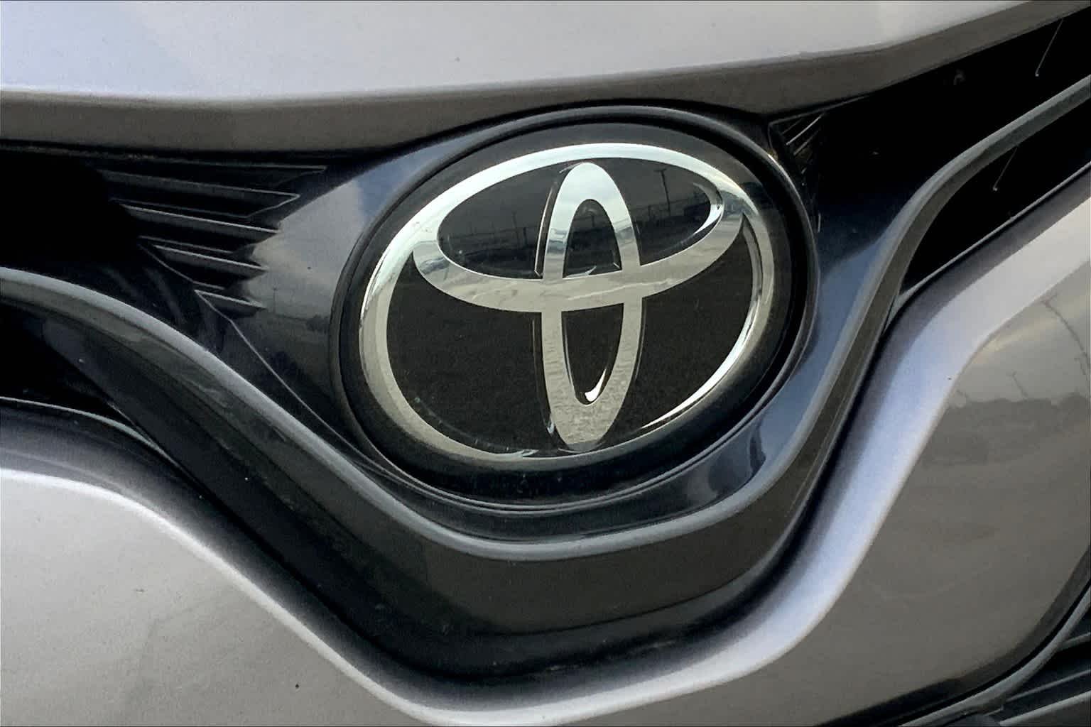 Used 2020 Predawn Gray Mica Toyota L image 27