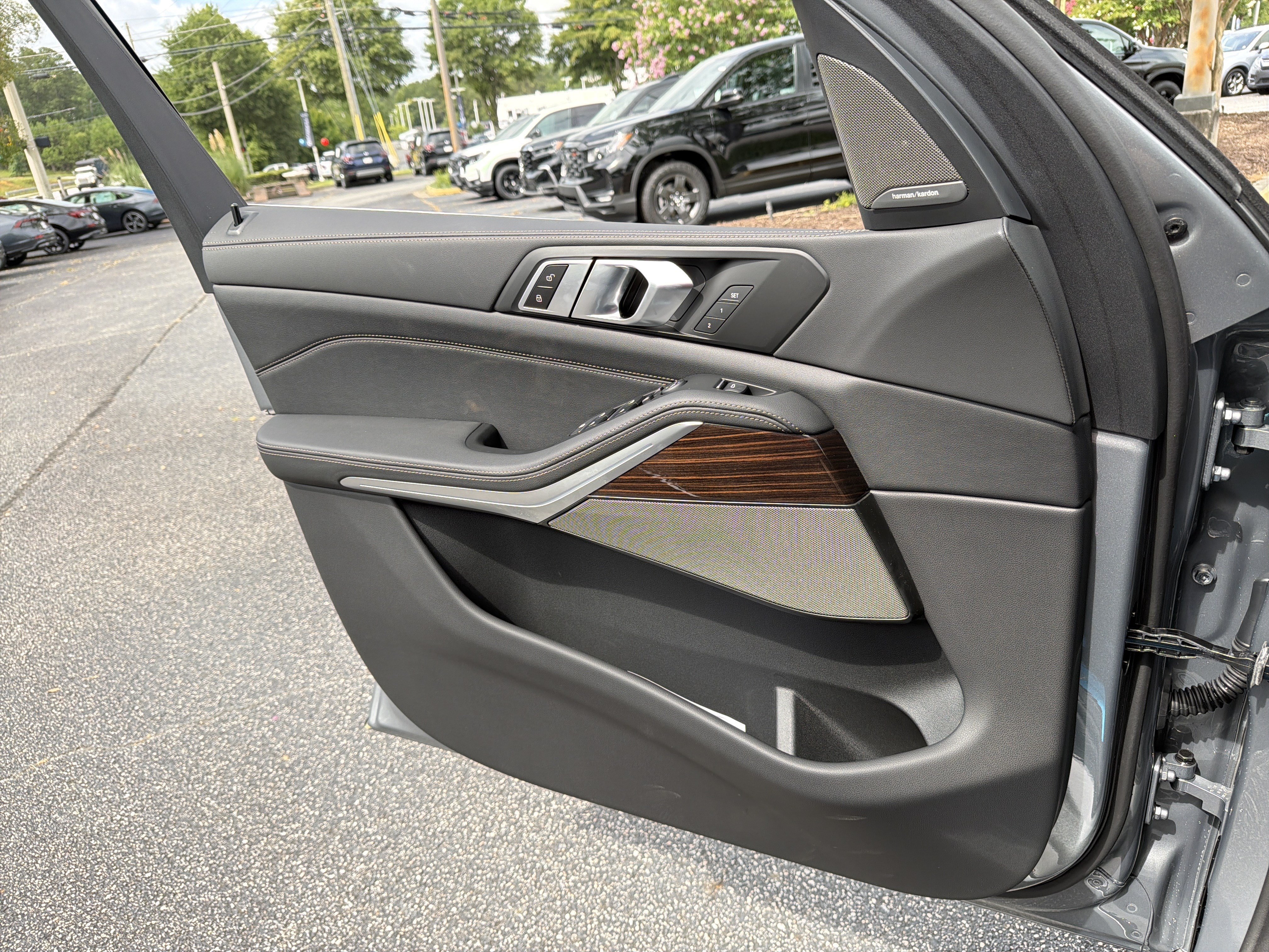 New 2026 Skyscraper Grey Metallic BMW sDrive40i image 15