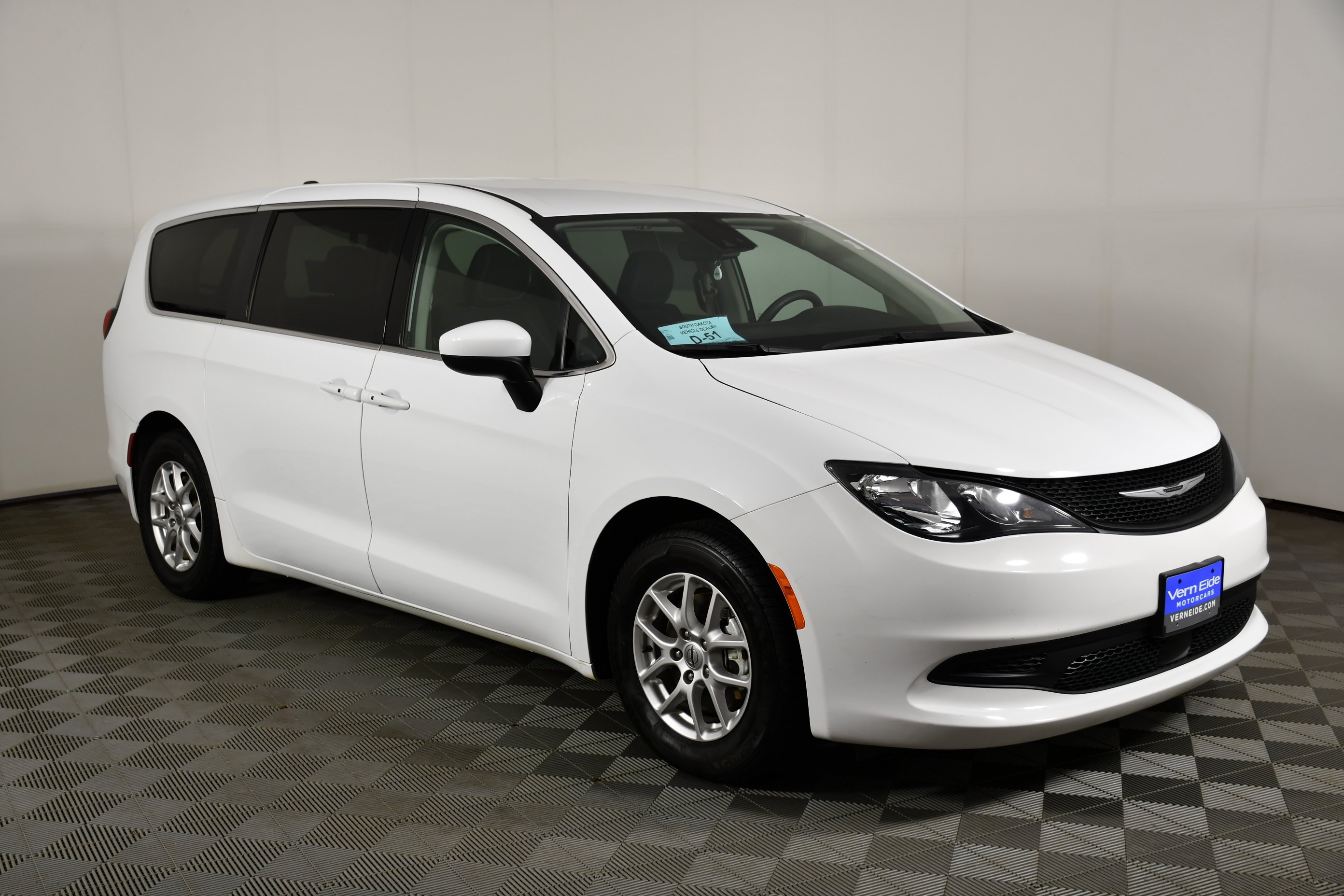 Used 2023 Bright White Clearcoat Chrysler LX image 4