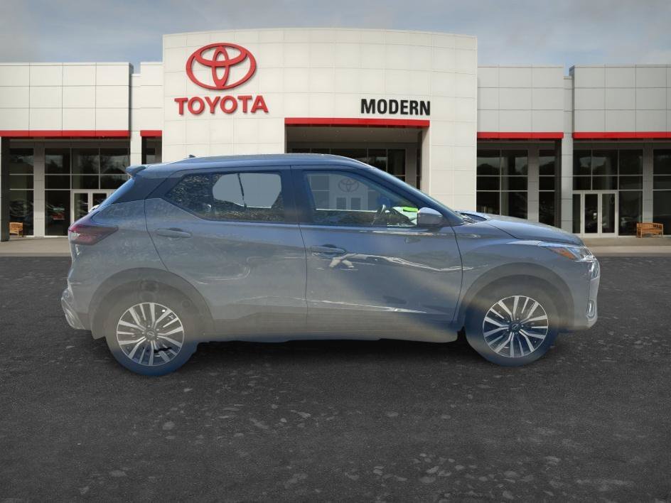 Used 2022 Boulder Gray Pearl Nissan SV image 12