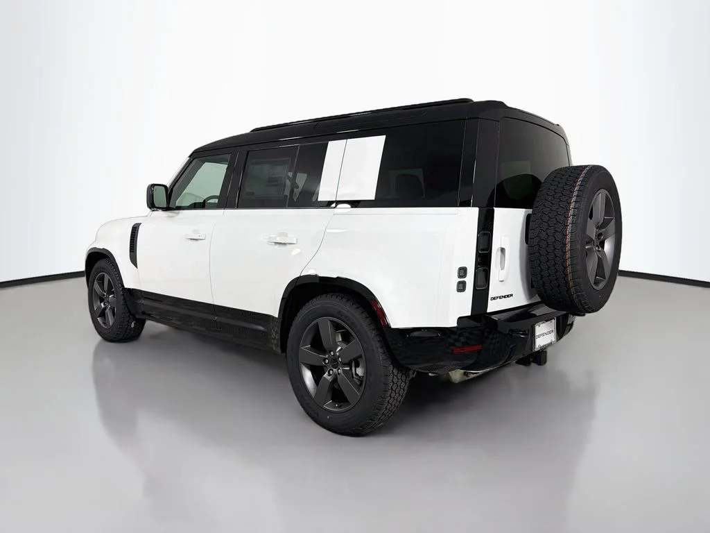 New 2026 Fuji White Land Rover X-Dynamic SE image 7