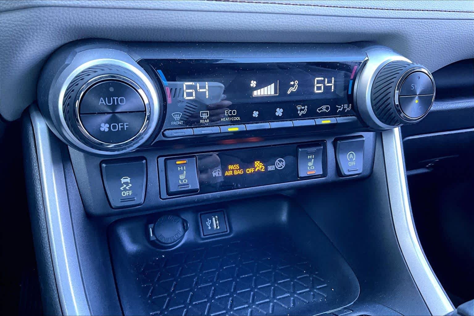 2025 Toyota RAV4 XLE - Photo 70