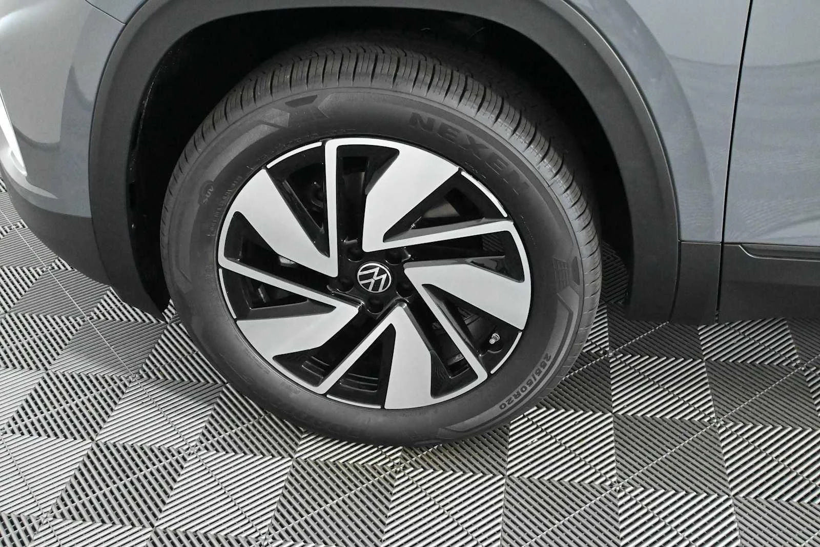 New 2026 Pure Gray Volkswagen 2.0T SE w/Technology image 31