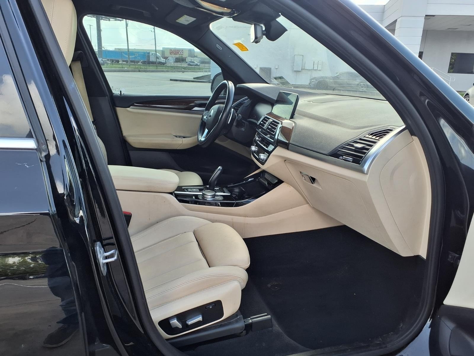 Used 2021 Jet Black BMW sDrive30i image 10