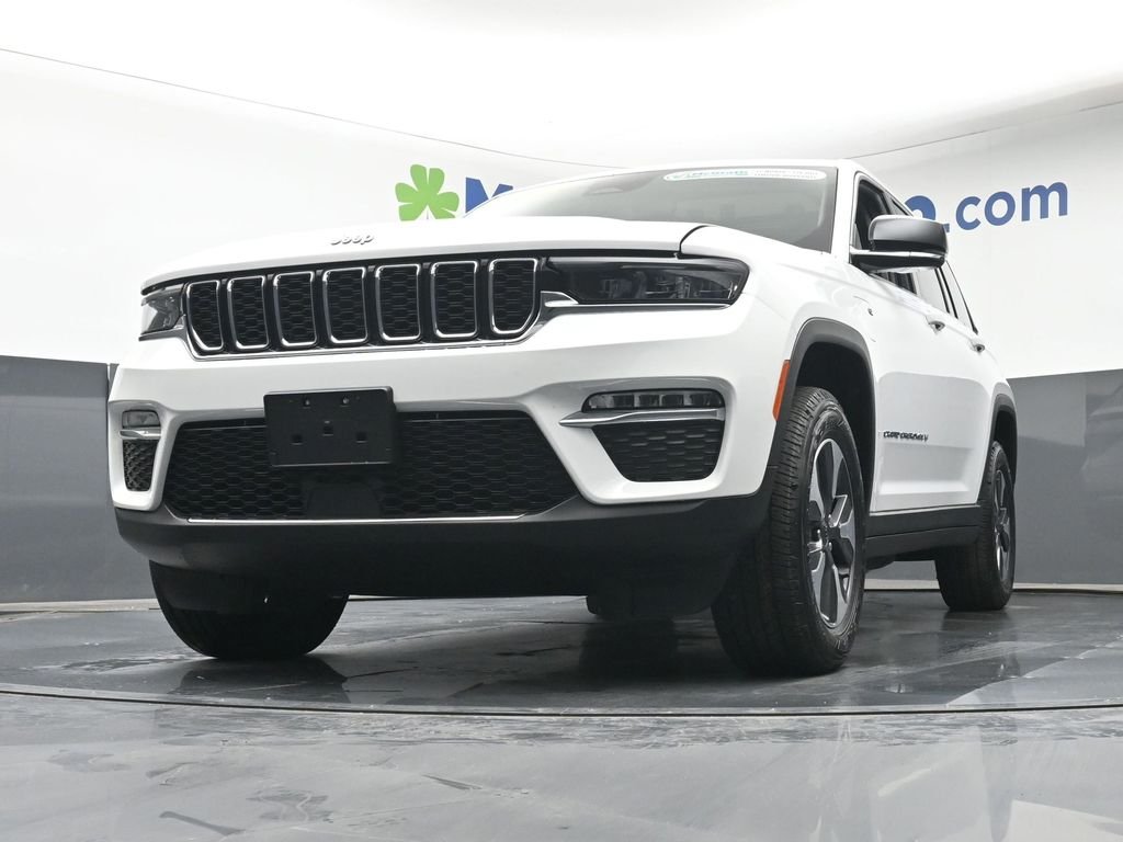 Used 2022 White Jeep 4xe image 7