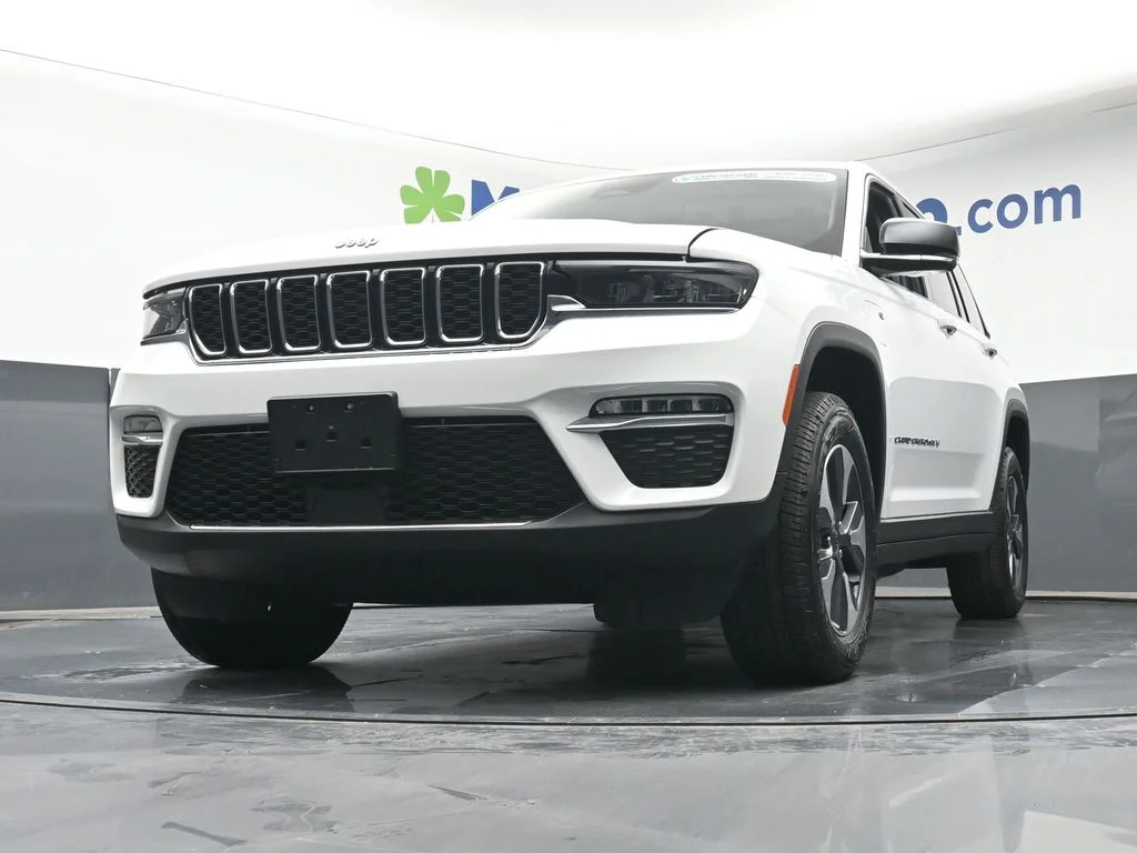 Used 2022 White Jeep 4xe image 7