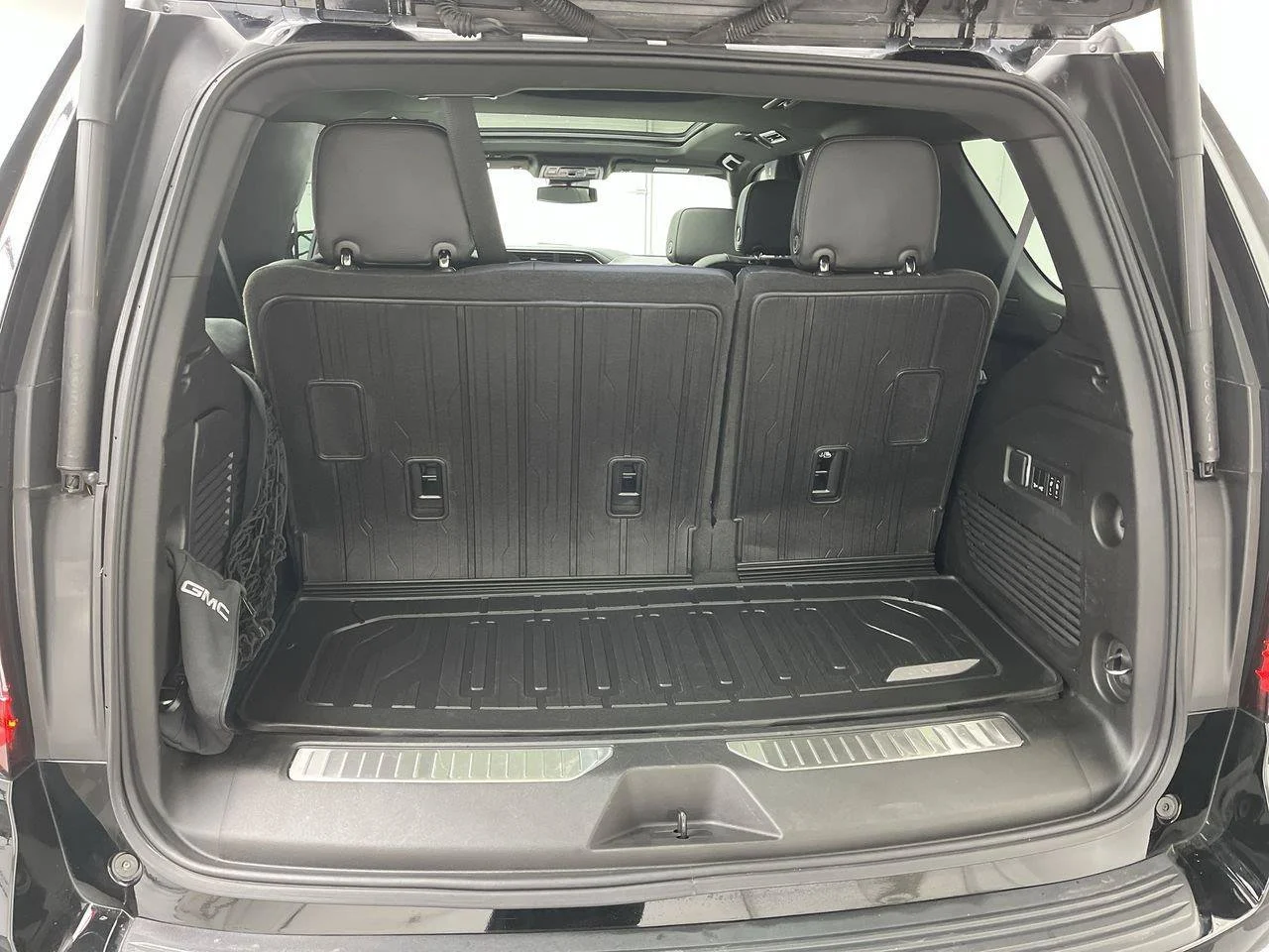 2023 GMC Yukon Denali - Photo 31