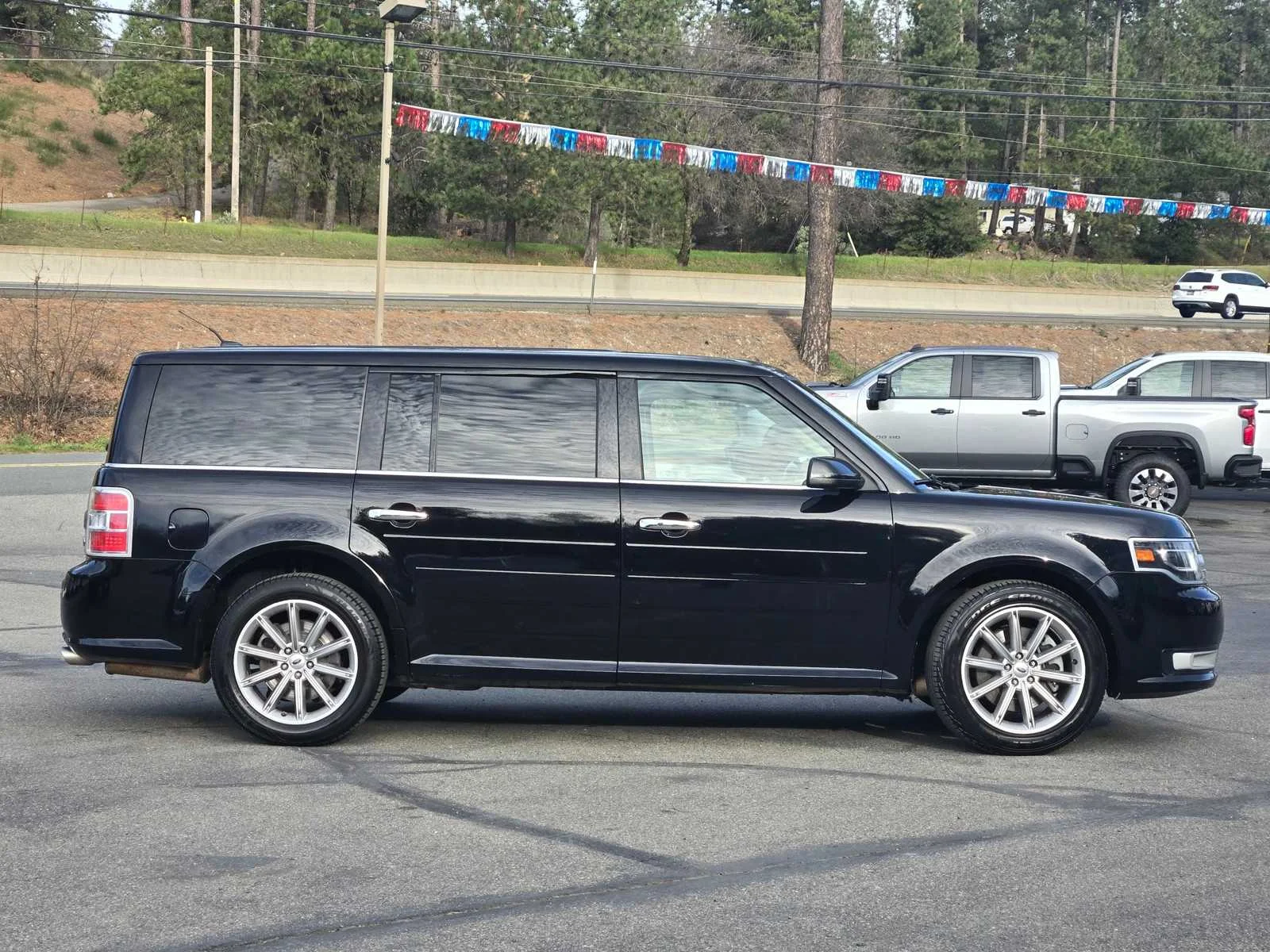 Used 2019  Ford Limited image 3