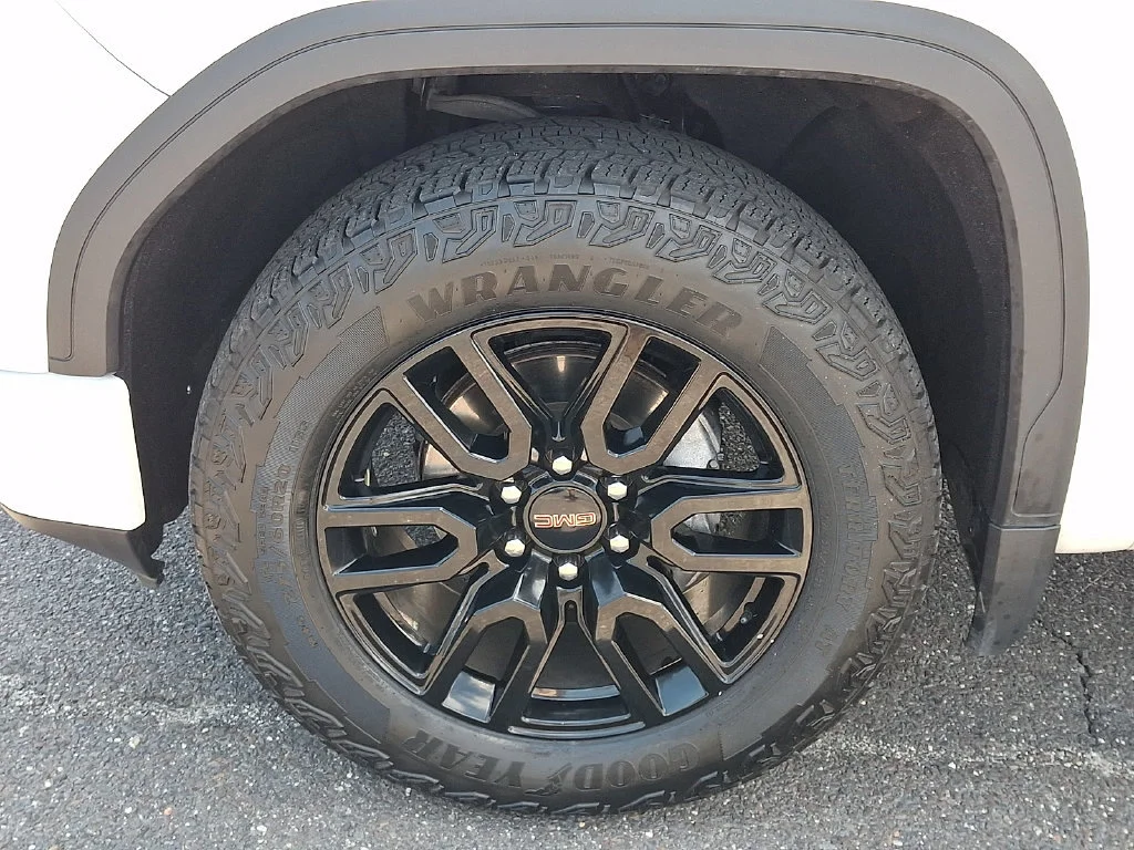 Used 2021 SUMMIT WHITE GMC Elevation image 29