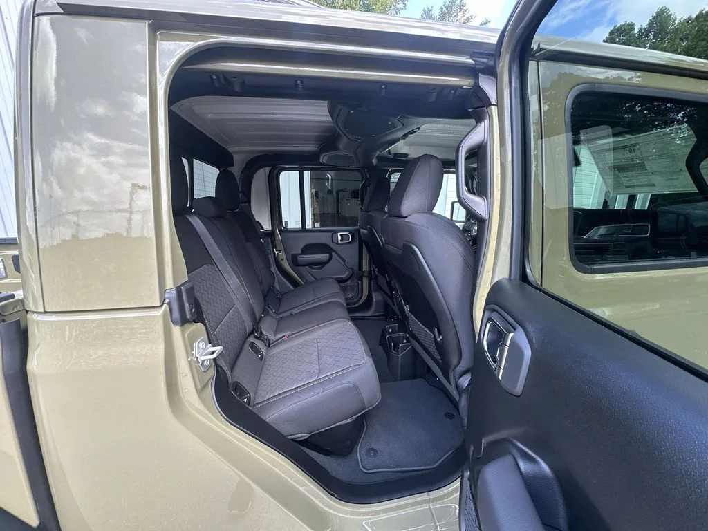 Used 2025 Green Jeep Mojave image 15