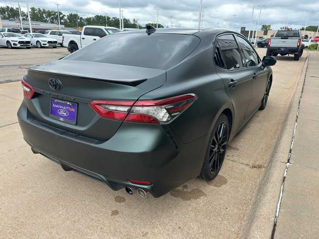 Used 2022  Toyota XSE V6 image 10
