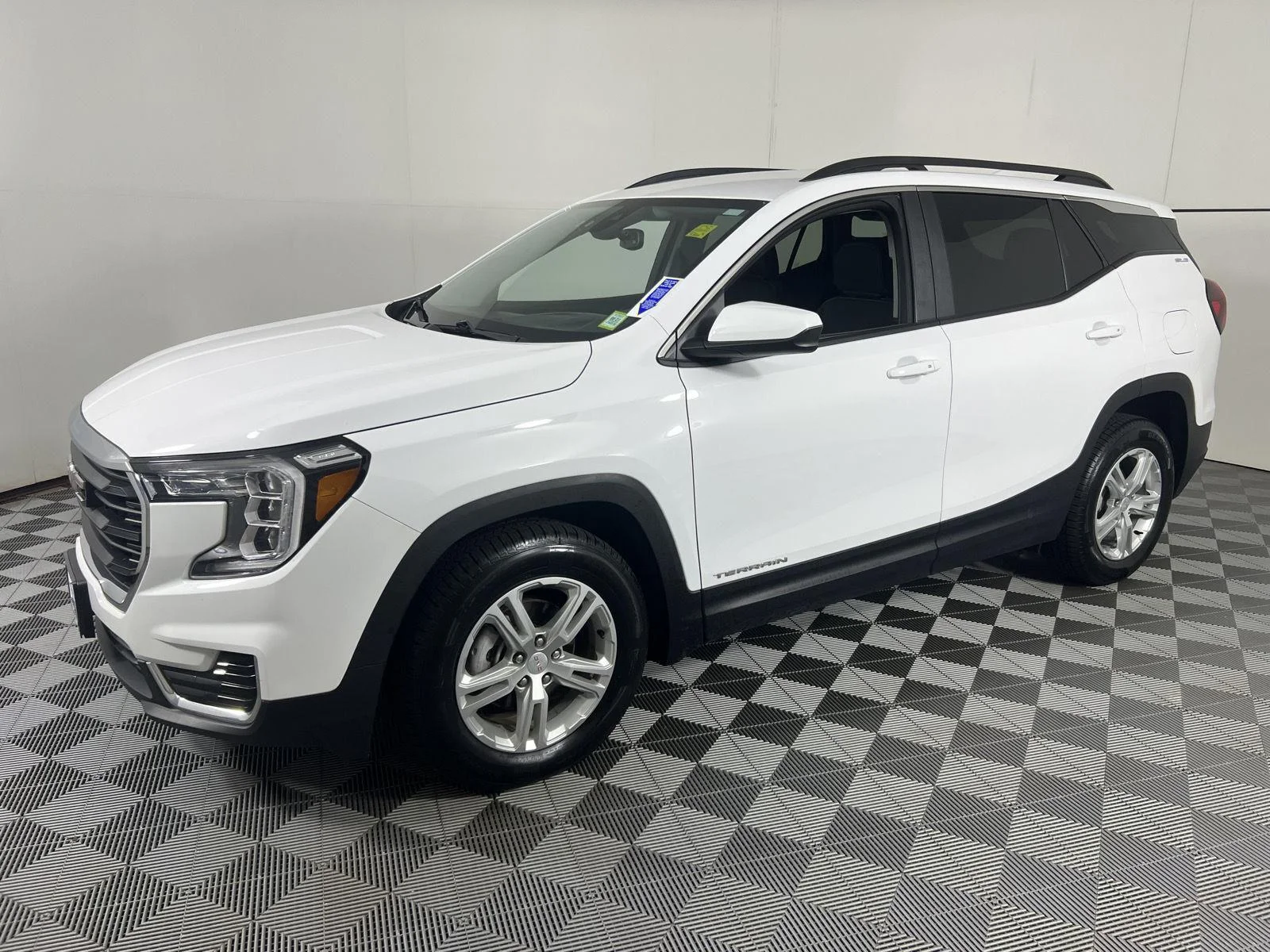 Used 2024 Summit White GMC SLE image 7