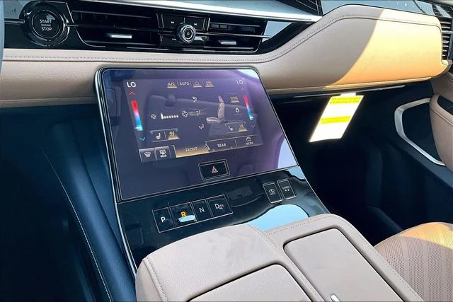 New 2027 Silver INFINITI LUXE image 31