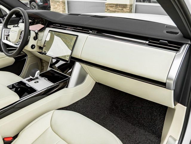 New 2026 Fuji White Land Rover SE image 29