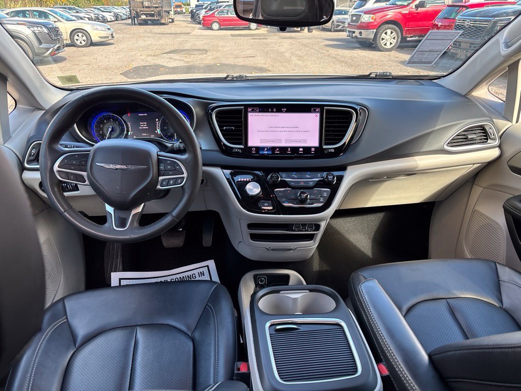 Used 2024 White Chrysler Touring L image 17