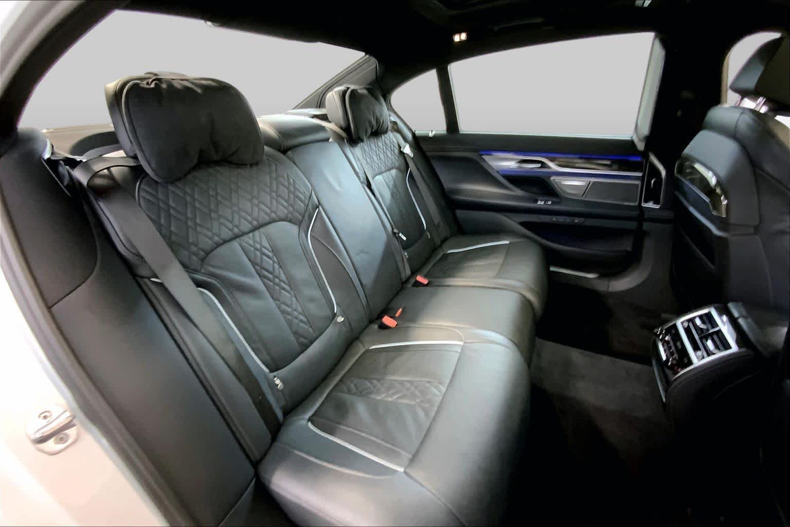 Used 2022 Mineral White Metallic BMW 750i xDrive image 19