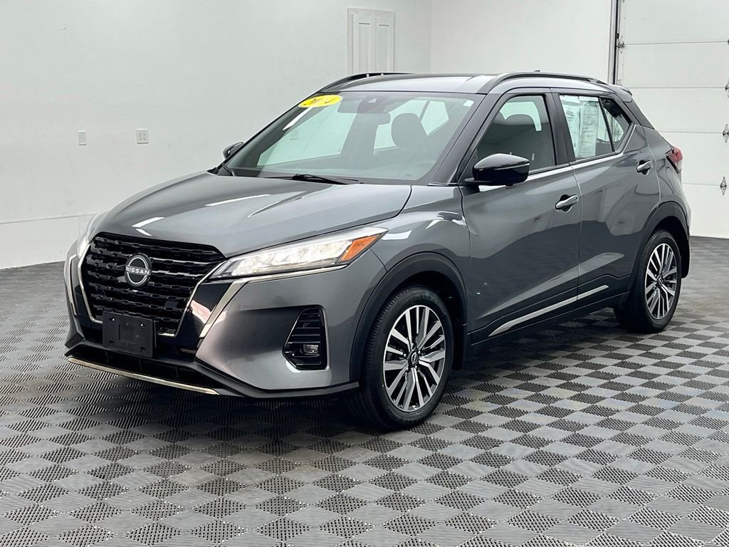 Used 2024 Gun Metallic Nissan SR image 2