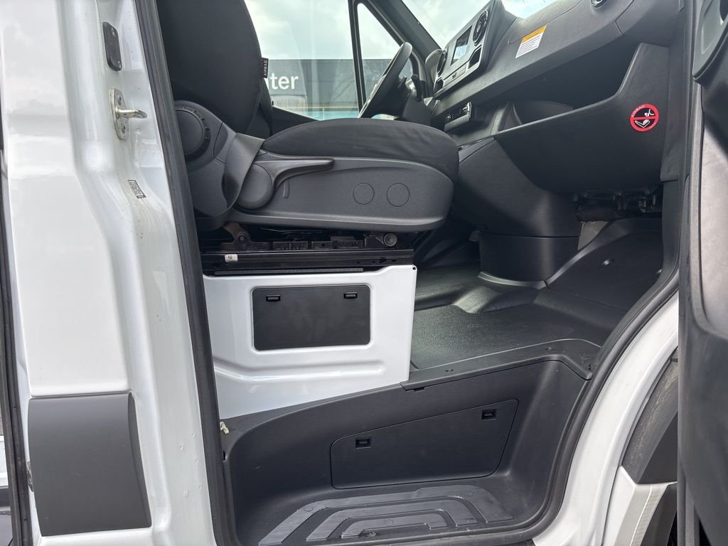 Used 2024 White Mercedes-Benz Cargo 170 WB image 36