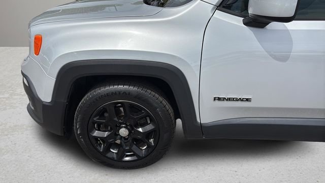 Used 2015 Silver Jeep Latitude image 33