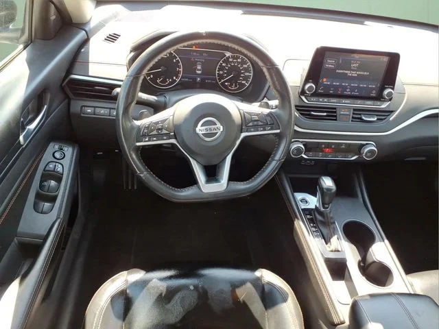Used 2022 White Nissan 2.5 SR image 20