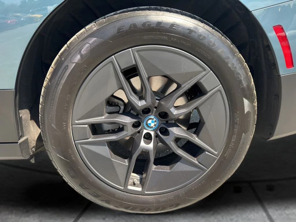 Used 2023 Blue BMW xDrive50 image 30