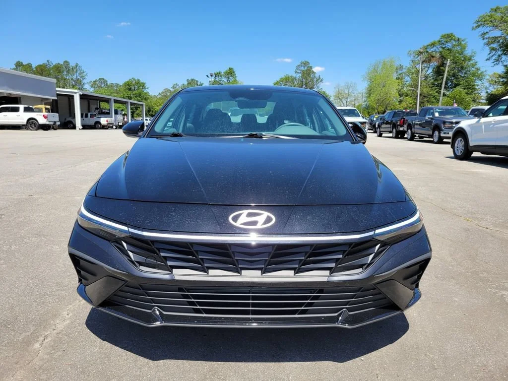 Used 2024 Black Hyundai SEL image 8