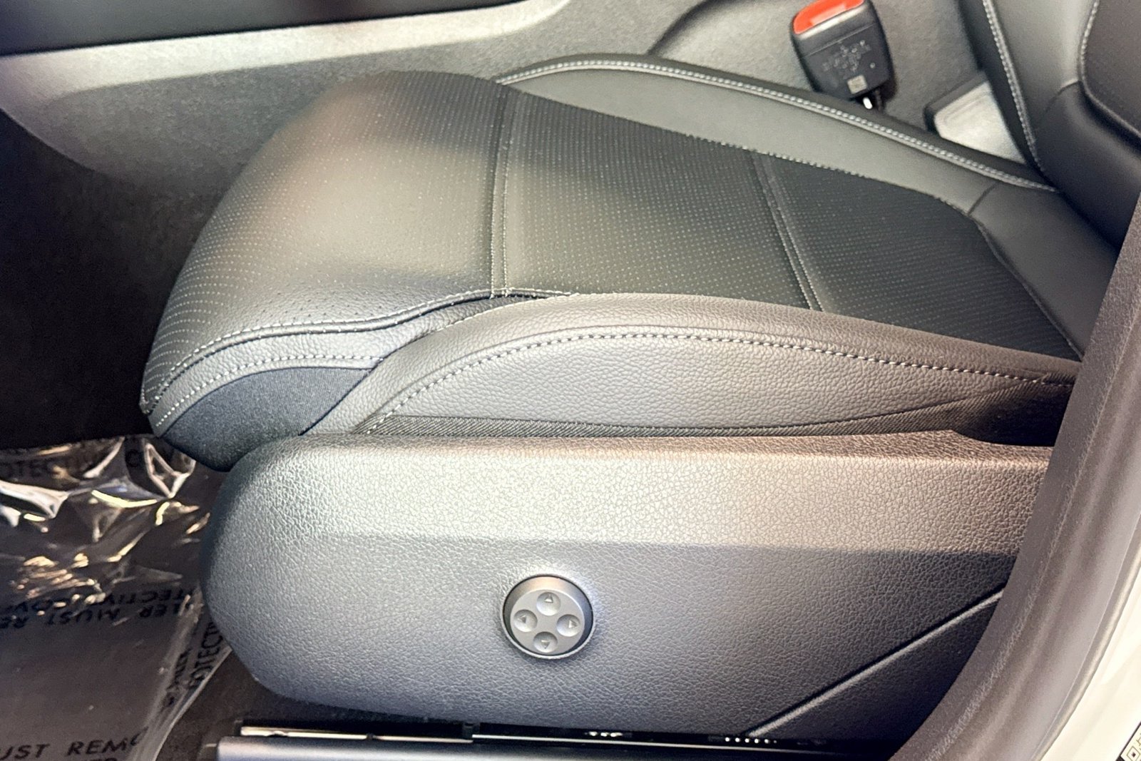 New 2026 Polar White Mercedes-Benz GLC 300 image 17
