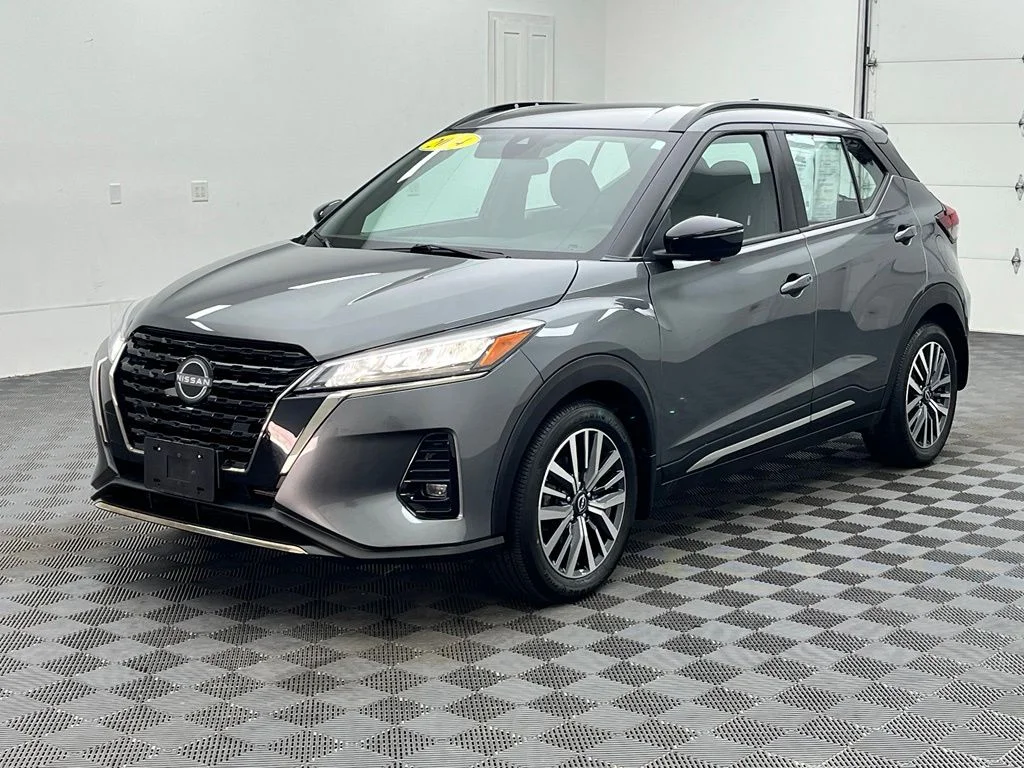 Used 2024 Gray Nissan SR image 2