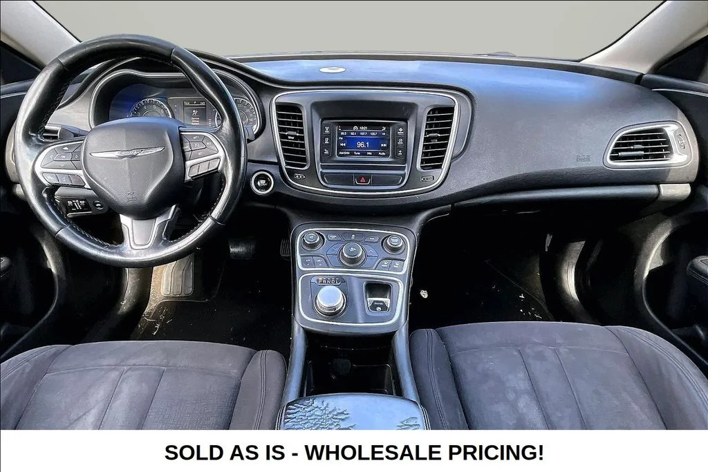 Used 2015  Chrysler Limited image 7