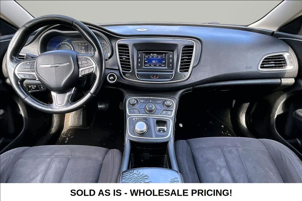 Used 2015  Chrysler Limited image 7