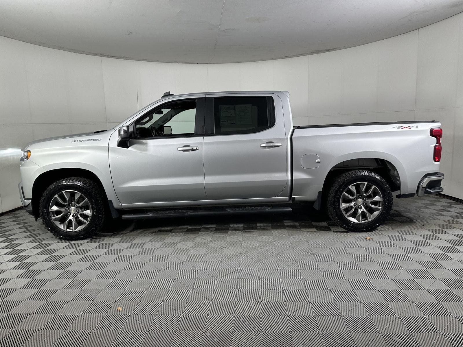 Used 2021 Silver Ice Metallic Chevrolet LT image 19