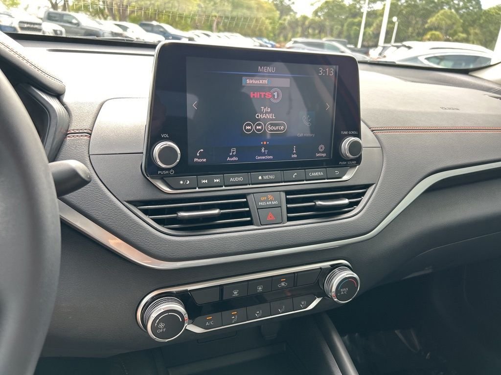 Used 2021 Orange Nissan 2.5 SR image 33