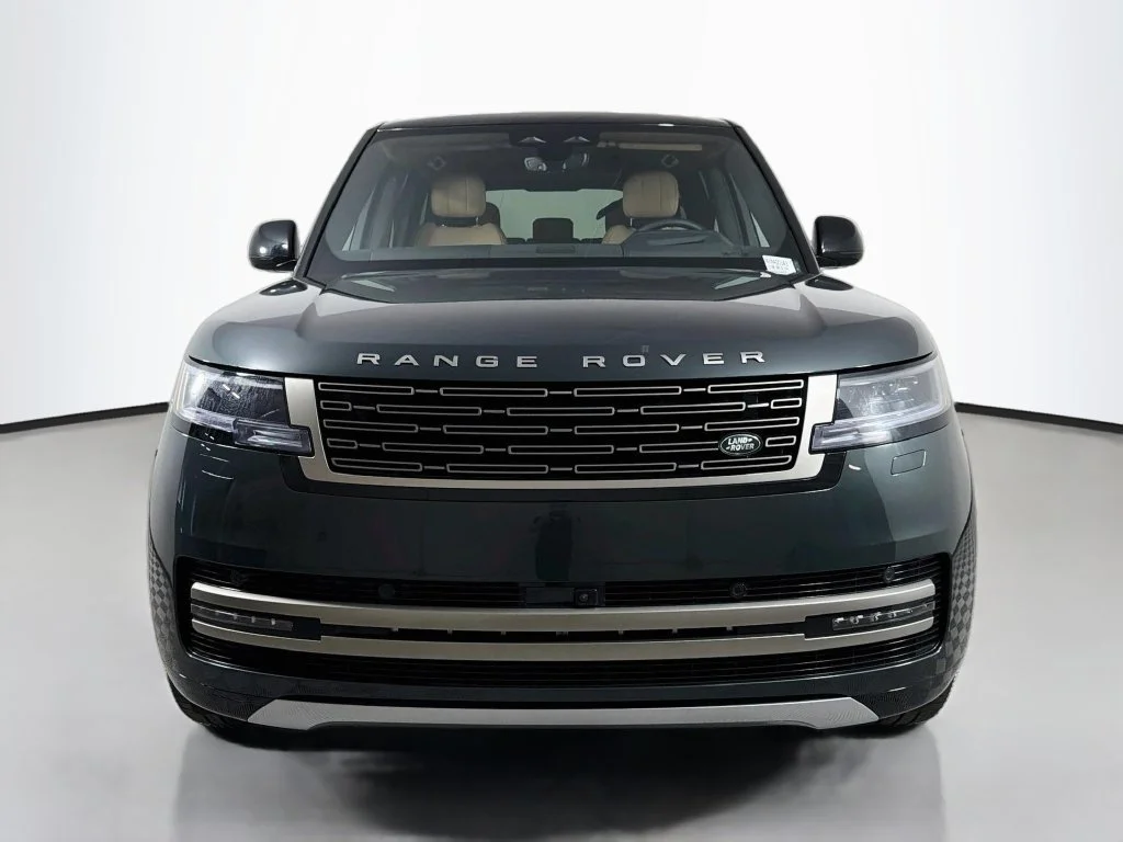New 2027 Belgravia Green LAND ROVER  image 2