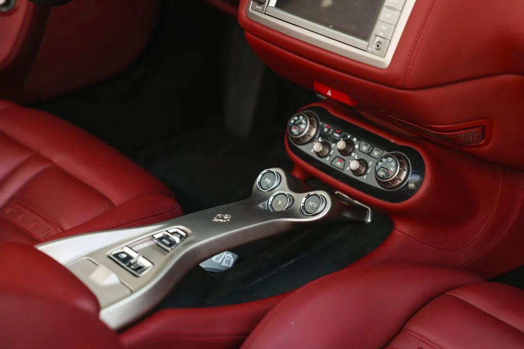 Used 2010 Silver Ferrari Base image 29