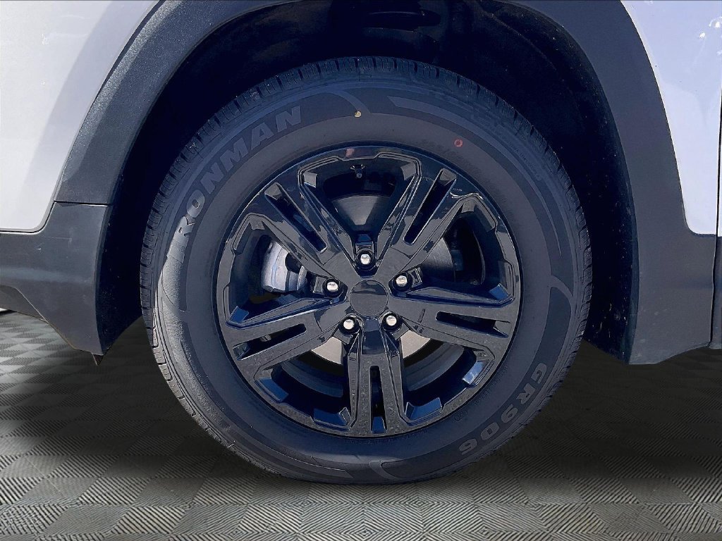Used 2024 Summit White GMC SLE image 7