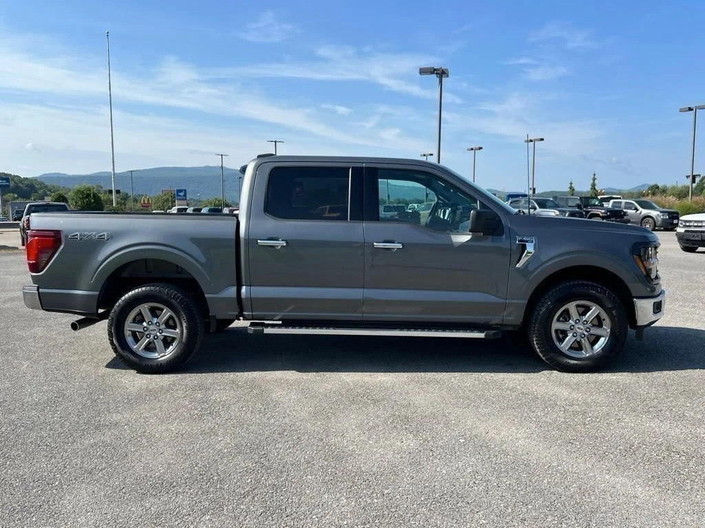 Used 2025 Gray Metallic Ford XLT image 10