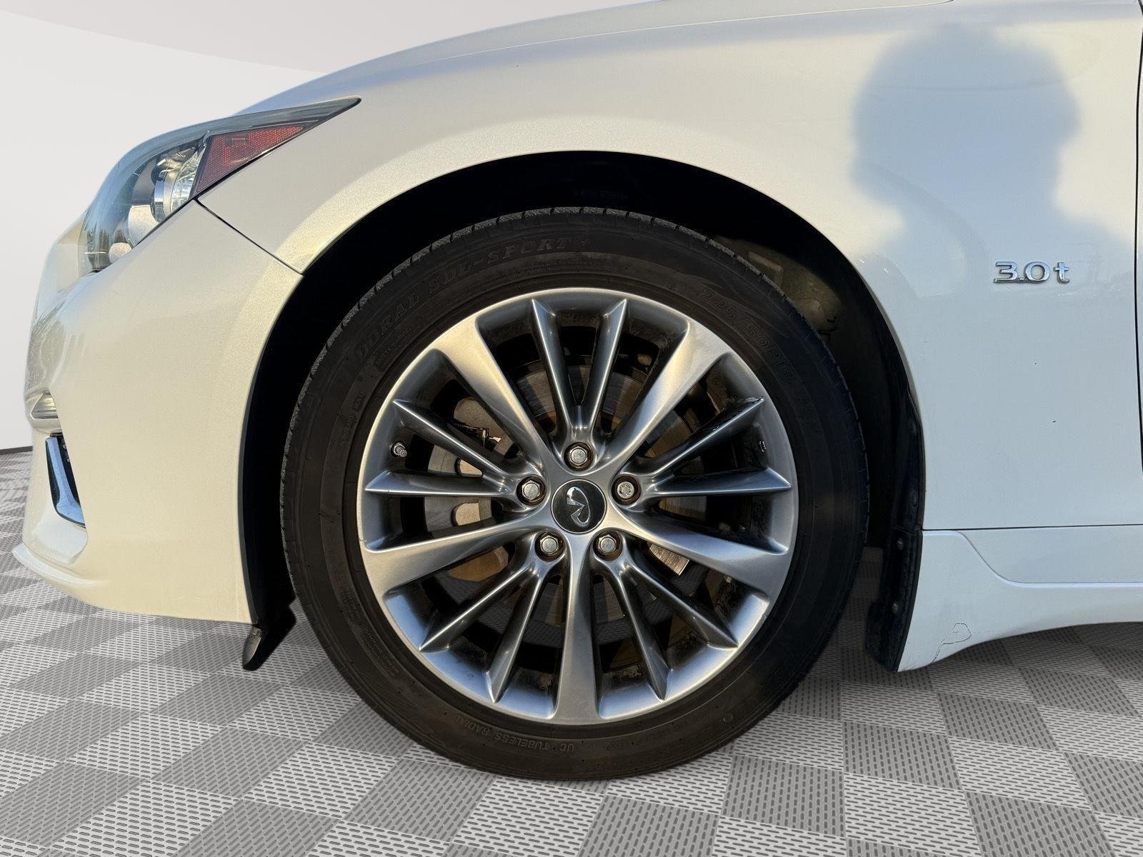 Used 2019 Majestic White INFINITI 3.0t LUXE image 20