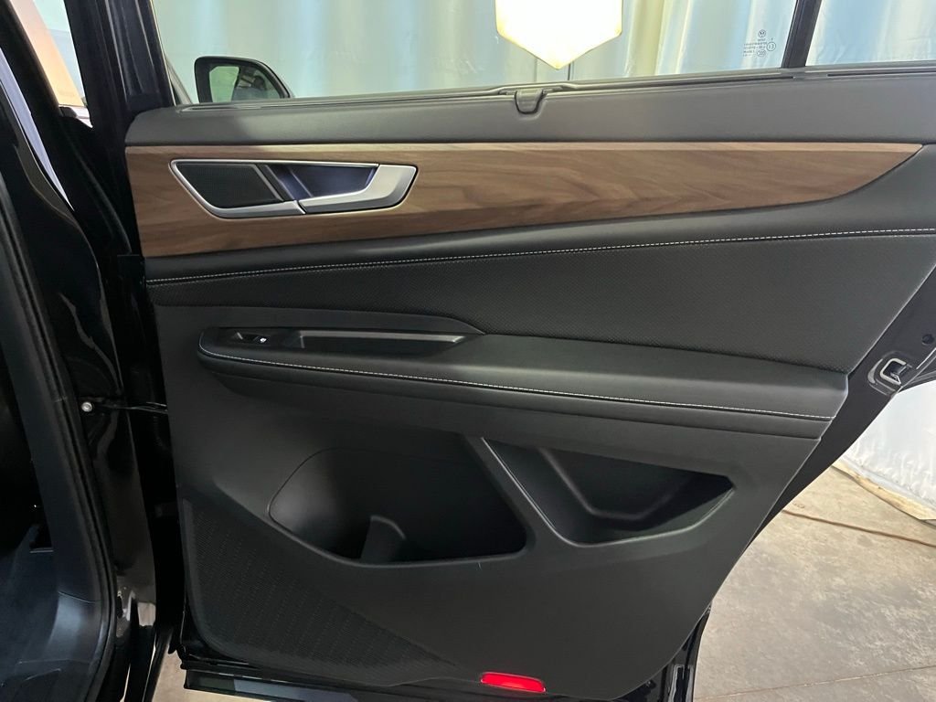 New 2026 Black Volkswagen 2.0T SE w/Technology image 23