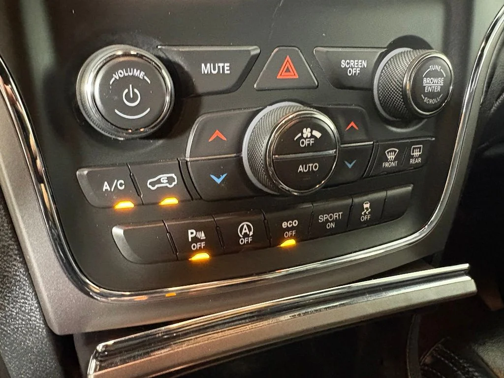Used 2019 Black Jeep Laredo image 37
