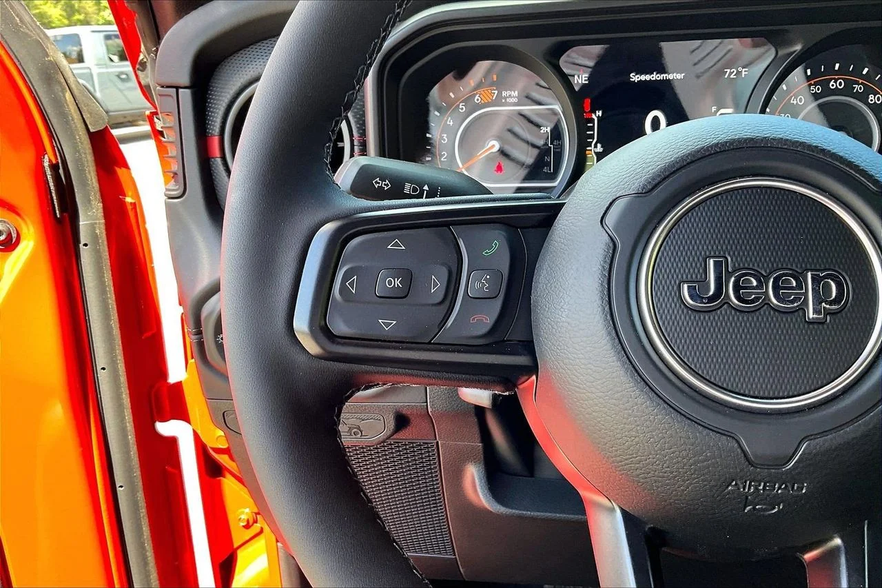 New 2026 Firecracker Red Clear-Coat Exterior Paint Jeep Rubicon X image 23
