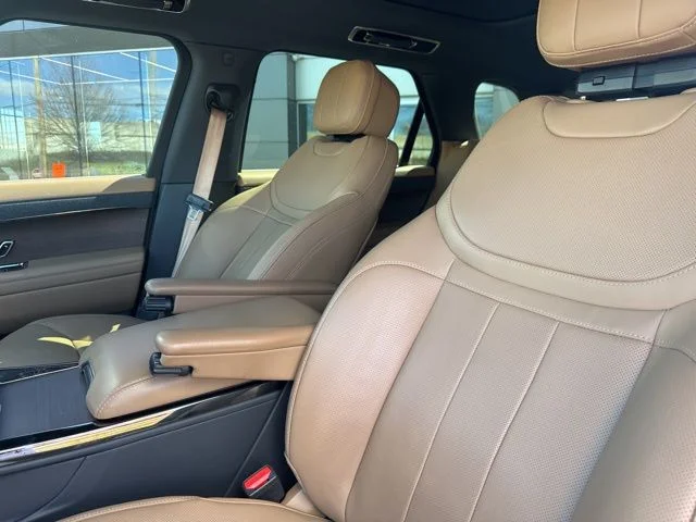 Certified Used 2024 White Land Rover SE image 21