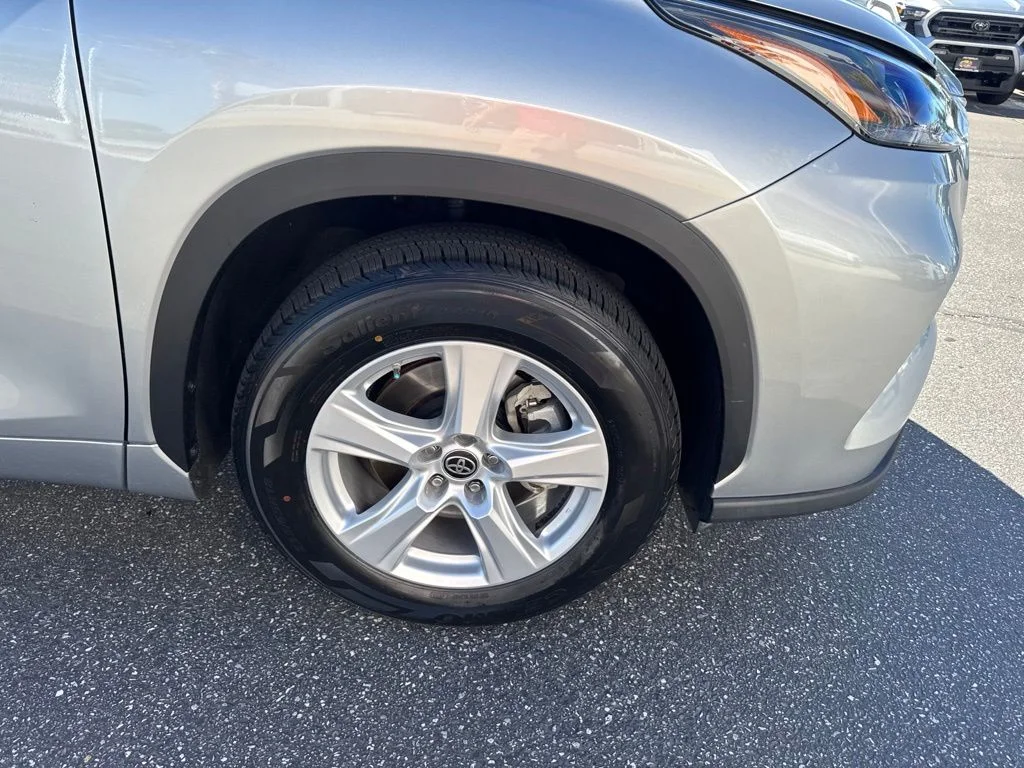 2025 Toyota Highlander LE - Photo 20